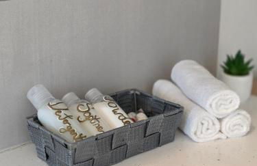 Stylish 3-Bed Home with Parking - Ideal for Long Stays - Photo 6