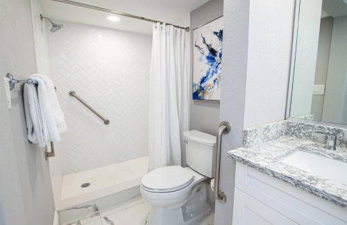 Newly Listed! 20 Percent Off! Golf and Tennis Community - Lavish Living - Foto 26