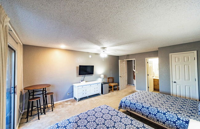 Serenity Now Quiet 4 BDR Next to Margaritaville! - Photo 2