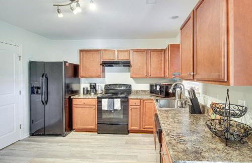 Dog-Friendly Home with Pool Access Near Oak Island! - Foto 10