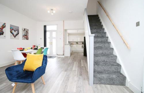 3-Bed Townhouse - Central, Free parking - Foto 1