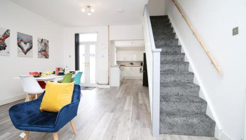 3-Bed Townhouse - Central, Free parking - Foto 1