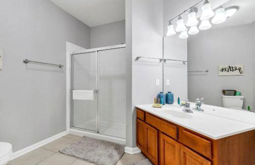 Newly Updated Condo, Near Conv. Center - Photo 33