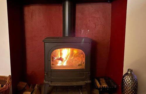 Stunning Cottage with Log Burner- King Bed- Great Design-Free Wood - Foto 23