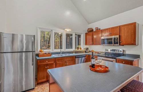 Black Forest - Wifi, Pet Friendly, Grill, Deck, Screen Porch, Family Friendly, Fireplace, Pool Access, Hiking - Foto 3