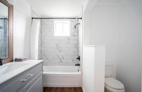 Cordova Farmhouse - 7 Minutes from the Ark! - Foto 25