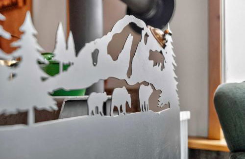 Cozy Mountain Retreat with Hot Tub & Fire Pit - Foto 13