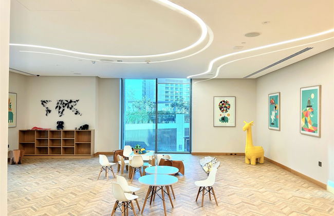 Elegant Stay: Balcony & Stunning Dubai Creek Views - Photo 28