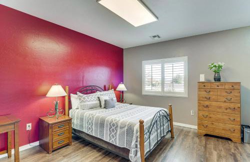 Hot Tub Access and Fire Pit Green Valley Getaway! - Foto 17