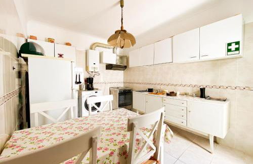 Simple Beach Lovers' Retreat in Espiche #1888 - Foto 1