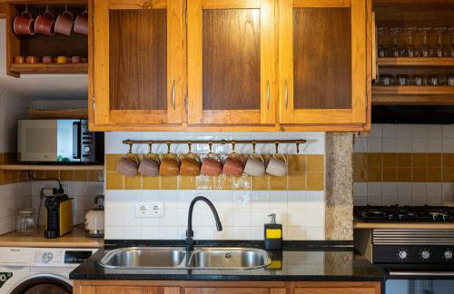 Charmingly Renovated Village House in Sintra, Penedo - Photo 26