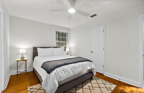 Private Uptown Flat - Walk to Nights of Lights! - Foto 11