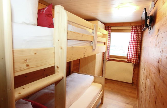 Spacious Holiday Home Near Ski Area in Kaltenbach - Foto 10