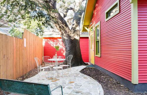 Peaceful Bungalow with Fenced Yard near Shops and Cafes - Photo 25