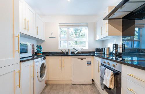 Cheerful 4-bedroom house with multiple car parking - Foto 7