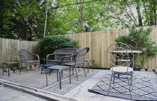 Chic 4BR Dwelling with Backyard in Philadelphia - Foto 42