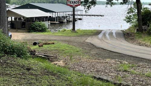 Peaceful Lakefront Tiny Cabin Nestled in the Sabine National Forest for a Romantic Escape in Hemphill, Texas - Foto 2