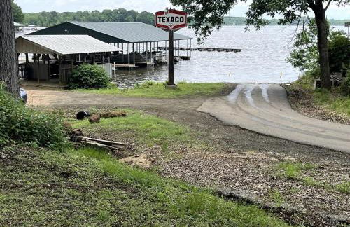 Beautiful Cabin by the Lake Nestled in Sabine National Forest for a Romantic Retreat in Hemphill, Texas - Foto 9