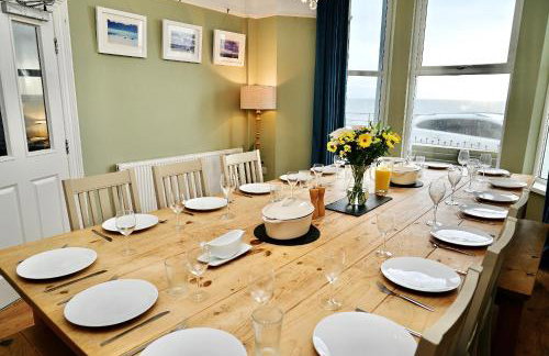 Bay View, Sleeps 18, 7 Bedrooms, 7 Bathrooms, Seafront, Criccieth - Foto 3