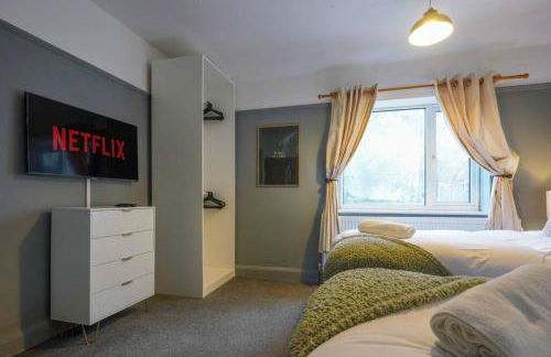 Orchard Bungalow - Sleeps 10 - Close to Town Centre - Free Parking, Pool Table, Fast Wi-Fi and Smart TV with Netflix by Yoko Property - Foto 24