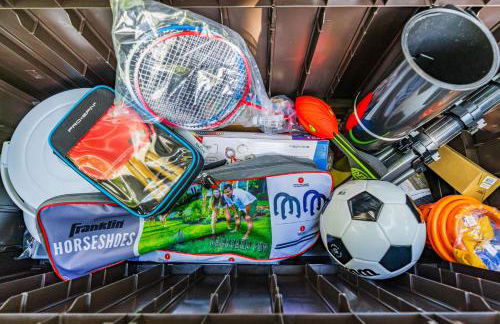 Modern w Fire Pit Deck, Grill & Hot Tub - Foto 30