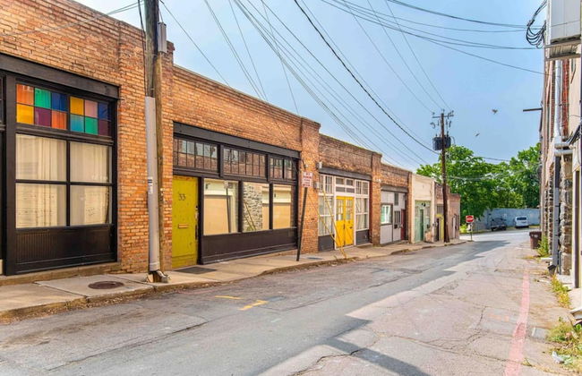High-design Loft on Historic Alley Park Free - Photo 41