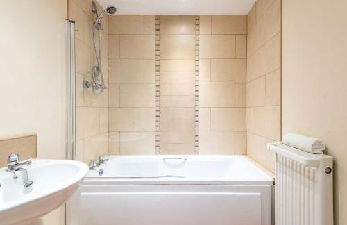 Apartment 11 - Photo 29