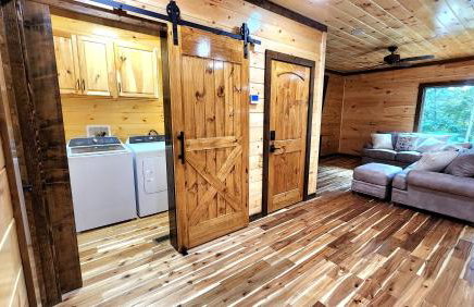 Luxe Cabin with Game Room, Hot Tub & Firepit - Foto 29