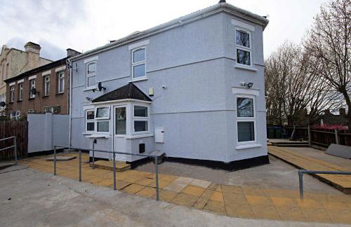 Rayan Heights Cosy 1 bedroom flat sleeps 2 perfect for contractors tourists families - Free parking - Foto 3