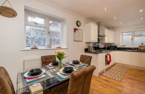 Family Friendly, Cosy 3 bed Home - Pass the Keys - Foto 7