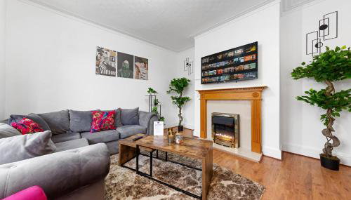 Spacious 3 Beds Home Close to Southampton GENERAL HOSPITAL - sleep 9 - Free Parking - Pool table - 2 Large TVs - Foto 2