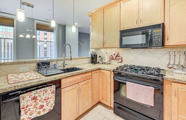 Heart of Dtwn Omaha: Historical Apt w/ Perks - Foto 6