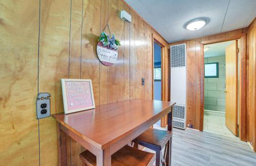 Prudenville Family Home with Game Room and Fire Pit! - Foto 8