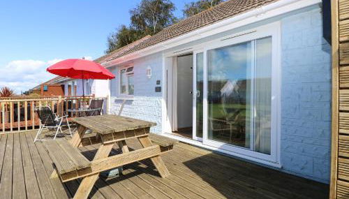 Drake Cottage - Photo 2