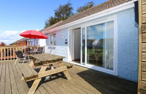 Drake Cottage - Photo 2