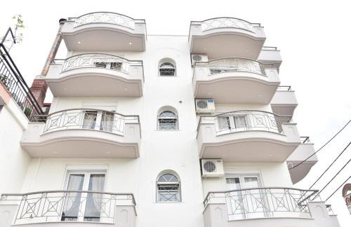 KyMa Studios and Suites - Photo 14