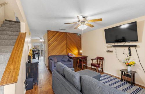 Cozy Huntsville Condo - 2BR Near SHSU - Pool - WiFi - Free Parking - Foto 11