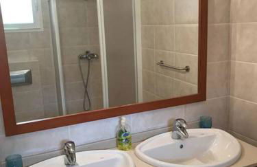 Beach front apartment with stunning ocean views! - Foto 13