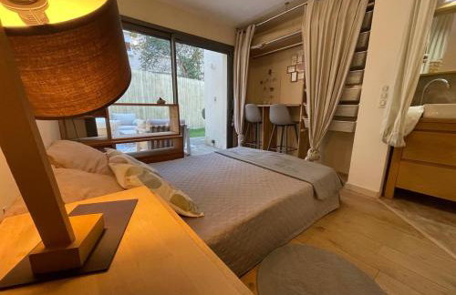 Glass and wood designer villa with garden in centertown - Foto 19