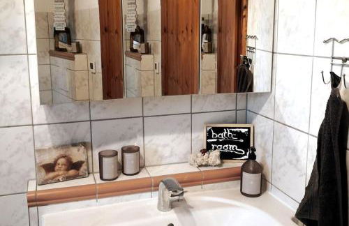 Kleine einzigartige Ferienwohnung auf dem Bauernhof, direkt in der Natur mit Blick auf Schloss Braunfels - Foto 26