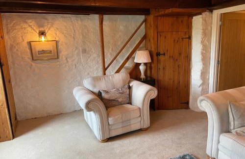 Buttercup Cottage, located in the gateway to Eden! - Photo 3