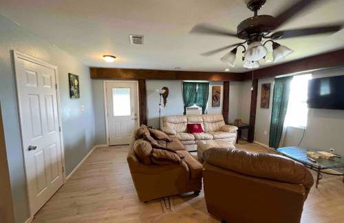 Fishing & Hunting Camp in Buras, 3 bedroom Fully furnished with Wi-Fi - Foto 1