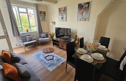 Vauxhall Central - Spacious 3-Bed Serviced Apartment- Balcony-Free Parking - Lift - Sleeps 7 - Foto 14