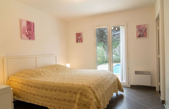 3 bedroom House in Bagnols-en-Forêt with private pool and garden - Photo 4