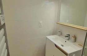 Plein cœur centre historique de Charlieu avec parking et garage vélo moto - Foto 4