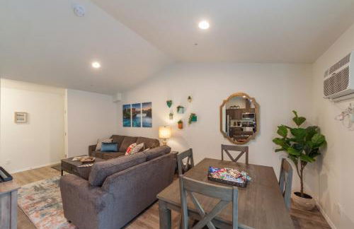 Modern and Stylish KING bed Wifi FREE Parking - Foto 7