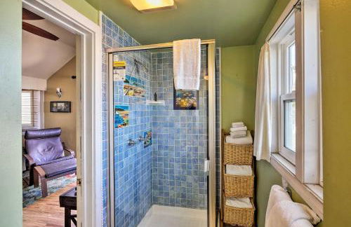 Tropical Island Escape with Deck, Walk to Avalon Bay - Foto 15