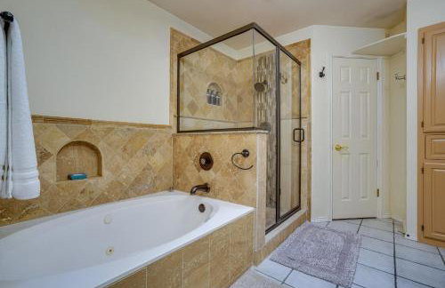 Spacious San Antonio Home with Patio and Grill! - Foto 17