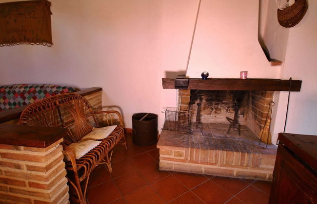 Umbria's Poolside Charm - Photo 8