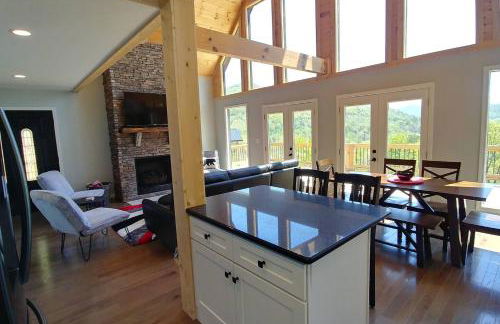 Peace of Heaven, Modern Chic Cabin, Majestic Mountain Views, Hot Tub, Fire Pit, Outdoor Games, Close to Town - Foto 41